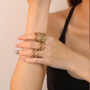 Anillos de Circonio Verde y Blanco Chapados en Oro de 18K al por Mayor, Anillos de Joyería de Acero Inoxidable de Estilo Vintage para Mujer, para Boda o Compromiso - Product Image 1