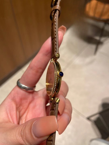 Reloj mecánico automático moderno y elegante con diamantes incrustados, correa de piel de vaca con diseño de cocodrilo marrón - Product Image 4