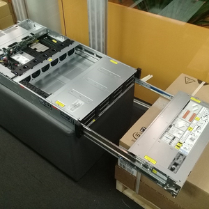 Serveur IA à prix promotionnel, processeur Xeon de 4e génération, 32 Go de RAM, disque dur 1 To, serveur rack 2U PowerEdge R760xd2 en stock - Product Image 1