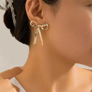 18K 골드 보우 리본 여성용 알레르기 방지 귀걸이, 골드 쥬얼리를 위한 세련된 고급 귀걸이