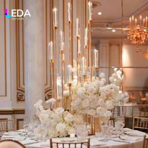 Candelabro de Hierro LEDA de 6 Brazos Dorado y Resistente, Centro de Mesa para Decoración de Bodas - Product Image 1