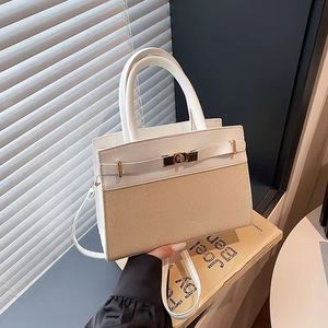 Bolso de playa grande de EVA con logotipo personalizado al por mayor, duradero y portátil, con diseño de letras y dos remaches. - Product Image 3