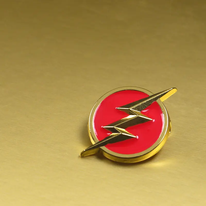 Distintivi di capitano in metallo decorativo promozionale Mini Design personalizzato Flashman Lightning Logo <span class=keywords><strong>Badge</strong></span> uomo donna Movie Pin <span class=keywords><strong>Badge</strong></span> accessorio