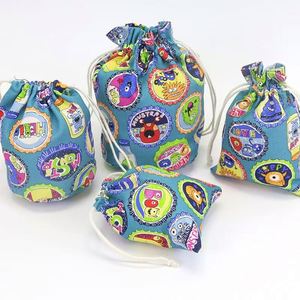 Sacs cadeaux en coton biologique de haute qualité, recyclables, avec cordon de serrage - Couleur/taille personnalisable en stock - Product Image 6