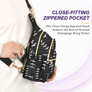 Bolso Bandolera Pequeño de Poliéster con Estampado Personalizado de Aves Iwa Hawaianas, Mini Bolso de Pecho para Hombre - Product Image 6