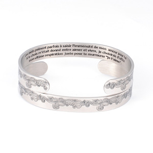 Pulsera Ajustable de Acero Inoxidable Plateada con Patrón de Ondas Grabado, Regalo de Joyería Unisex - Product Image 1