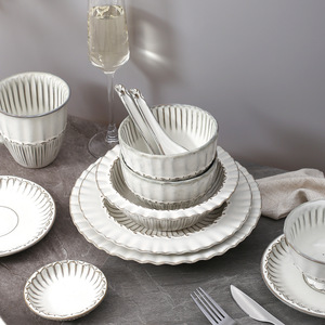 Vaisselle en céramique japonaise rétro créative, bols et assiettes à rayures ondulées, blanches et vernissées, pour un usage quotidien, ensemble de vaisselle - Product Image 2