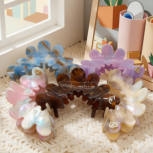 مشابك شعر نسائية جديدة من الأسيتات على شكل بتلات زهور، مشابك شعر معدنية أنيقة وملونة بشعار، إكسسوار شعر كبير الحجم للفتيات - Product Image 1