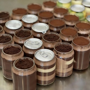 ขวดพลาสติกใสแบบมีห่วงดึงสำหรับใส่เค้ก ขนมหวาน น้ำผลไม้ และโซดา พร้อมฝาเปิดง่าย รับผลิตตามสั่งพร้อมโลโก้ ขายส่ง - Product Image 3