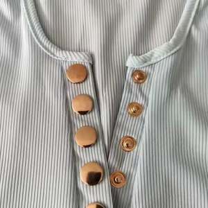 บอดี้สูทแขนยาว I-0523 ดีไซน์เสื้อยืดสุดหรูสำหรับผู้หญิงที่ใส่ใจแฟชั่น - Product Image 2