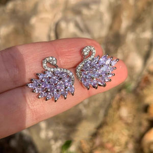 Моне сад лебедь/Изысканный трехмерный светло-фиолетовый кристалл лебедь серьги, легкий роскошный стиль, маленькие и уникальные - Product Image 1