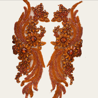 Applique de luxe faite à la main en forme de fleur 3D avec perles en verre, sequins et strass, à coudre sur corsage, pour vêtements de mariage