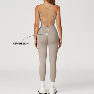 Set Yoga Fitness da <span class=keywords><strong>Donna</strong></span>: Reggiseno Sportivo e Pantaloncini Leggeri Traspiranti Elasticizzati in Quattro Direzioni, Servizio OEM con <span class=keywords><strong>Tuta</strong></span> da Yoga - Product Image 6