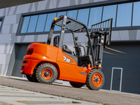 Chariot élévateur diesel CPCD30-X 3 tonnes, hauteur de levage max. 3000 mm, fourches 1070*150*50 mm, mât bi-étages, pneus pneumatiques/solides, pour entrepôt