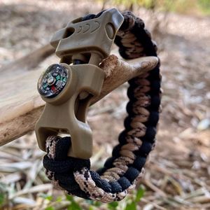 สร้อยข้อมือ paracord พร้อมอุปกรณ์เสริมสร้อยข้อมือ paracord - Product Image 2