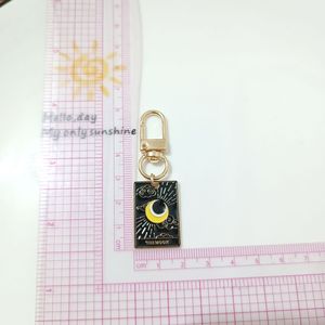 Legering Karabijnhaak Sleutelhanger Veel Geluk Sleutelhanger Metalen Zon <span class=keywords><strong>Tarot</strong></span> Kaart Bordspel Cadeau Voor Schooltas Opknoping Sleutelhanger - Product Image 2