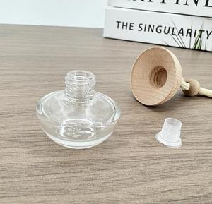 Temizle cam düzensiz şekil araba parfüm koku difüzör asılı hava spreyi <span class=keywords><strong>Mini</strong></span> 12ml şişe ile ahşap kapak - Product Image 5