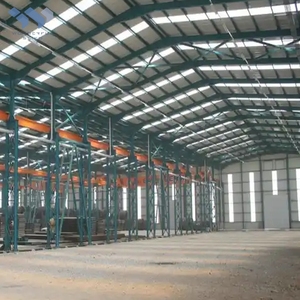 Structure en acier d'ingénierie robuste pour entrepôt et atelier, avec joint d'expansion isolant ventilé à jointure ouverte et revêtement. - Product Image 1