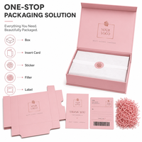 Palette de maquillage et ensemble de pinceaux dans une boîte rigide magnétique avec insert parfumé en papier gaufré pour une présentation élégante