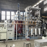 Système de régénération d'huile lubrifiante sous vide pour la recyclage d'huiles usagées et la production d'huiles de base par distillation en réacteur discontinu