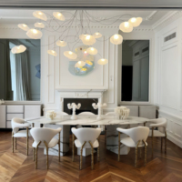 Chaise de salle à manger ergonomique moderne avec revêtement en lin, pieds en métal stables, dossier finition or de luxe pour maison, villa ou manoir