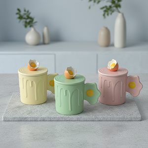 Mug en porcelaine mignon en forme d'œuf <span class=keywords><strong>poché</strong></span> avec couvercle, compatible <span class=keywords><strong>micro</strong></span>-ondes et lave-vaisselle, cadeau d'affaires pratique pour l'anniversaire d'un meilleur ami - Product Image 3