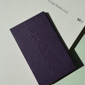 <span class=keywords><strong>Biglietti</strong></span> da <span class=keywords><strong>Visita</strong></span> di Lusso Personalizzati con Goffratura 3D e Rivestimento UV su <span class=keywords><strong>Carta</strong></span> Nera Artistica con Logo per Promozione Aziendale e Branding - Product Image 3