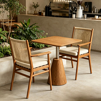 Ensemble de tables et chaises de restaurant en bois, chaises en rotin tressé, table en bois massif, meubles pour café, boulangerie, salon de thé