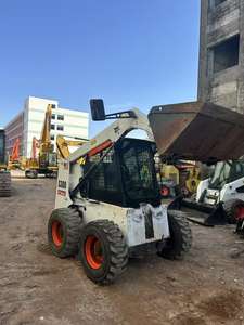 Chargeuse compacte S300 modèle 2023 d'occasion en excellent état, moteur et roulements inclus, équipement de construction à vendre - Product Image 4