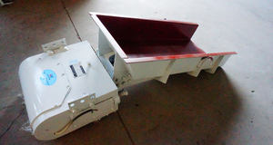 Alimentateur vibrant linéaire électromagnétique avec moteur vertical triphasé, plateau en acier inoxydable SS304 pour le transport de poudres et granulés, certifié ISO CE - Product Image 4