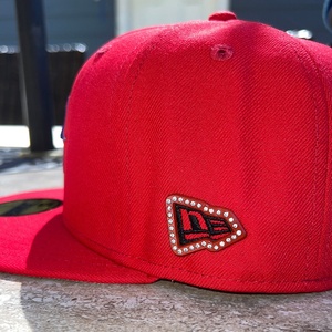 Cappellino da Baseball smaltato nuovo da Baseball messicano El <span class=keywords><strong>Chapo</strong></span> spille in metallo con Logo personalizzato montato nuovo cappello - Product Image 1