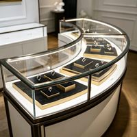 Vitrine à bijoux en verre incurvé avec éclairage LED, comptoir de présentation personnalisé pour la vente au détail, présentoir de magasin durable en verre feuilleté