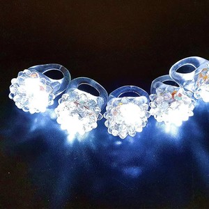 Anillo LED blanco con luz de goma suave intermitente anillos con baches Rave boda fiesta juguetes luminosos que brillan en la oscuridad - Product Image 5