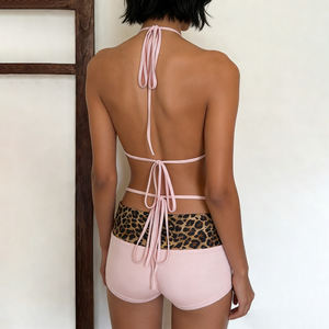 Conjunto de Dos Piezas Y2K con Estampado de Leopardo, Top Halter Sexy sin Espalda, Shorts de Talle Bajo, Bikini de Playa, Tejido Ajustado con Botones - Product Image 5