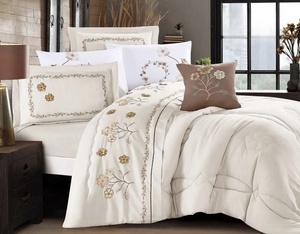 Juego de Ropa de Cama de Lujo Europeo Clásico, Súper Suave, para las Cuatro Estaciones, con Bordado Sencillo, Personalizable, <span class=keywords><strong>Nueva</strong></span> Moda, Gran Venta - Product Image 1