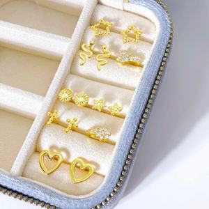Pendientes Minimalistas de Estrella, Chapados en Oro de 18K, con Diseño Coreano de Cruz y Corazón, para Chicas - Product Image 1