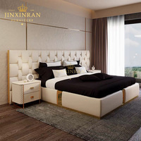 Lit capitonné de style italien moderne et luxueux, taille King, avec cadre en bois massif, tissu élégant et luxueux, meubles de chambre principale
