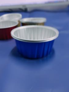 Vasos de Aluminio Pequeños de 4 oz de Color con Tapa Sellada de Aluminio y Tapa de Plástico para Comida para Llevar - Product Image 6