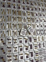 Mahjong de luxe en nacre XCL : disponibles à l'achat immédiat ou sur commande en gros, avec gravure d'initiales offerte