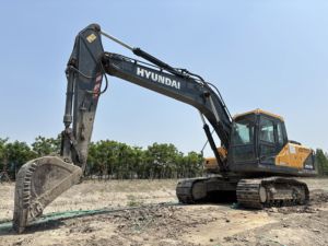 Pelle sur chenilles Hyundai 215VS d'occasion 95% New Low Hours Korea Original Good Condition Motor Engine Gearbox Pump 2021 Model 21.5 - Product Image 3