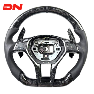 Volant en cuir et fibre de carbone de style sport pour <span class=keywords><strong>Mercedes</strong></span> Benz A45 W204 W212 W218 W117 W116 C GLC CLS Classe 2009-2014 - Product Image 1