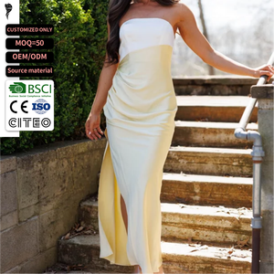 Robe midi élégante en satin sans bretelles avec fente latérale et détail froncé pour les soirées estivales - Product Image 1