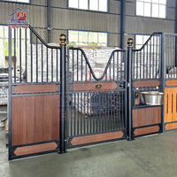 Porte coulissante en bois sur mesure pour écurie de chevaux, box d'écurie équestre pour ferme et club d'équitation