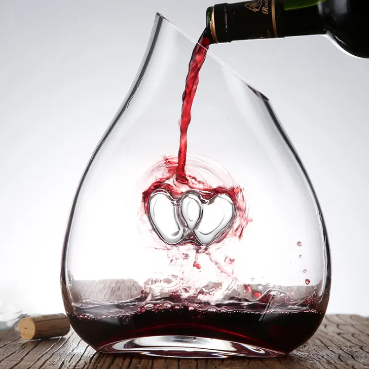 לב זכוכית אדום יין לגין