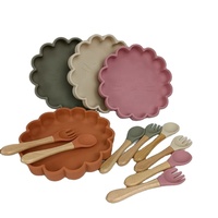 Plaque en Silicone de qualité alimentaire pour bébé, prix d'usine, avec ensemble de cuillères et fourchettes en bois, Logo personnalisé RTS Low quantité minimale de commande