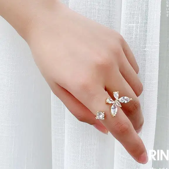 Hersteller von exquisiten und eleganten Büro Damen Kristall Edelstein CZ Metall öffnung verstellbaren Schmetterlings ring für Frauen