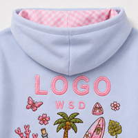 Ensemble décontracté deux pièces surdimensionné pour femme avec sweat à capuche à empiècements à carreaux et broderie de motifs de haute qualité, et short assorti