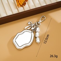 Porte-clés miroir plaqué argent tendance, breloque de sac à main irrégulière, pendentif nœud perlé, miroir de maquillage portable, cadeau pour femme
