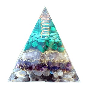 พีระมิดเรซิ่นคริสตัลพร้อมหินหลายชั้นและลวดลายแกะสลักภายในรูปทรงเมตาตรอนคิวบ์ สำหรับตกแต่งบ้าน - Product Image 4