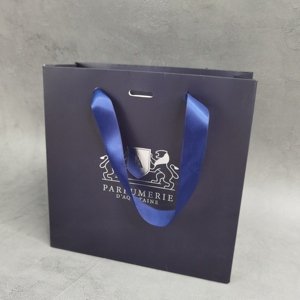 Bolsas de Compra de Papel Azul Marino Personalizadas con Asas de Cinta de Satén Azul Rey - Bolsas de Regalo de Lujo para Perfumes y Cosméticos - Product Image 1